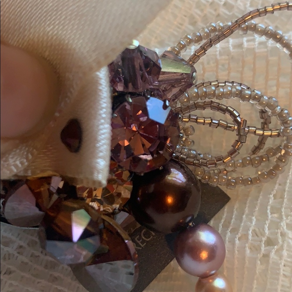 Adorable Czech crystal brooch by Precious.
